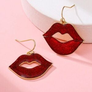 👄 Adorable Large Lips Drop Earrings 👄